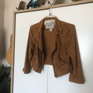 Suede cropped jacket.